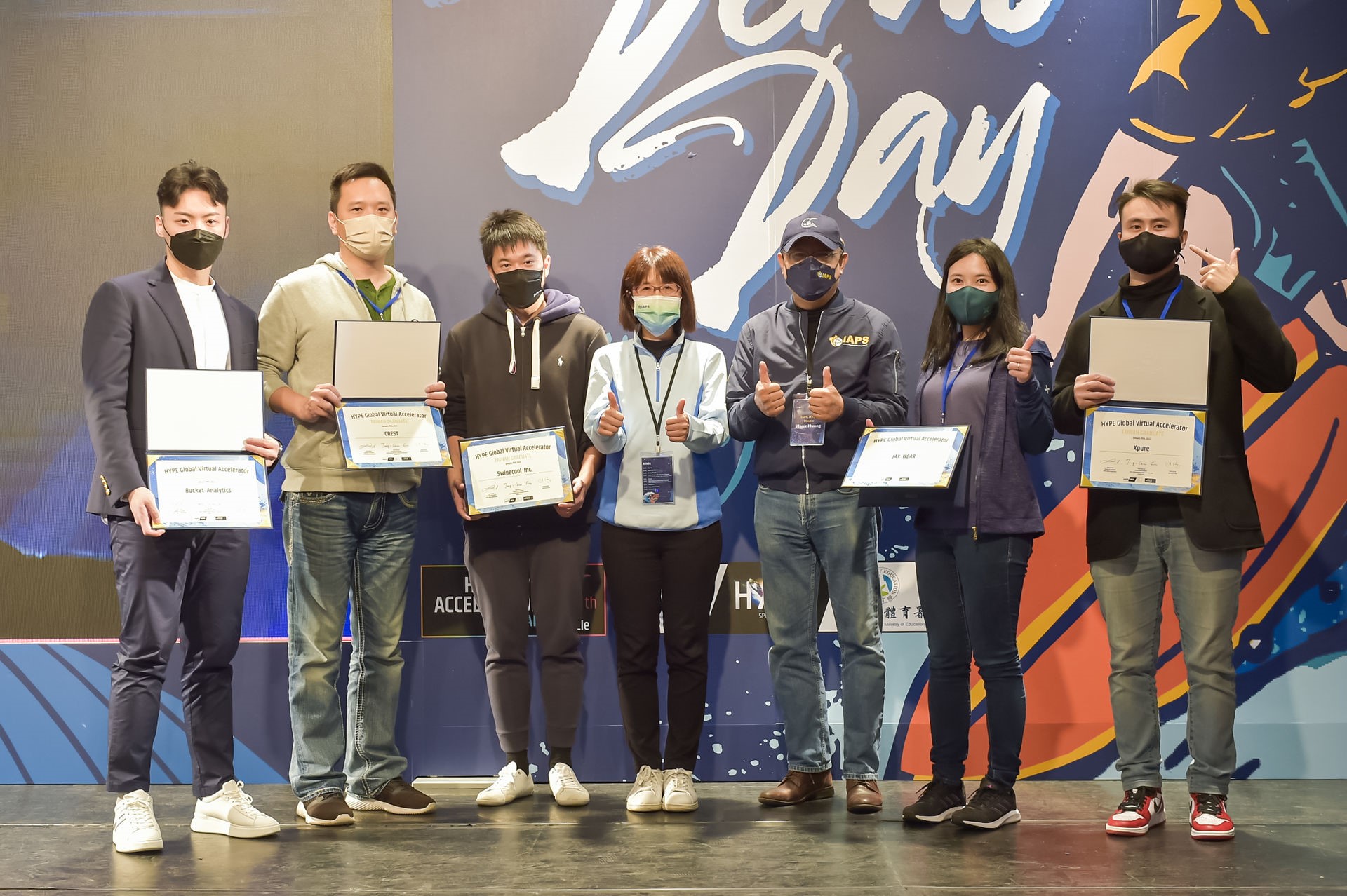 (圖)Group photo of The 7th cycle Demo Day graduation team